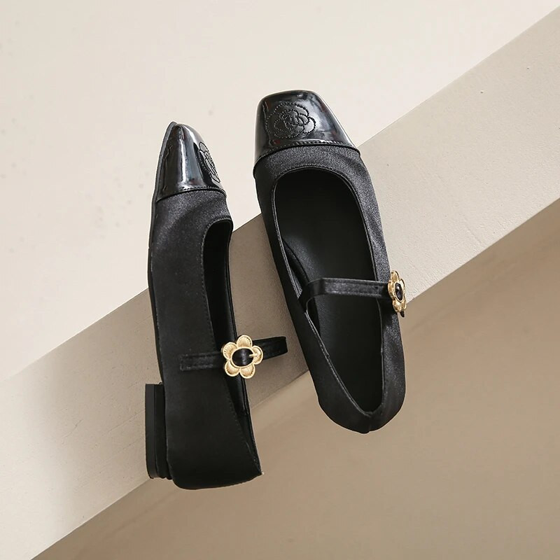 Nove ženske cipele Mary Janes s ravnim prstima, kožne cipele s kopčom u obliku cvijeta, ženske cipele na nisku petu, srebrne Zapatos Mujer 1426N