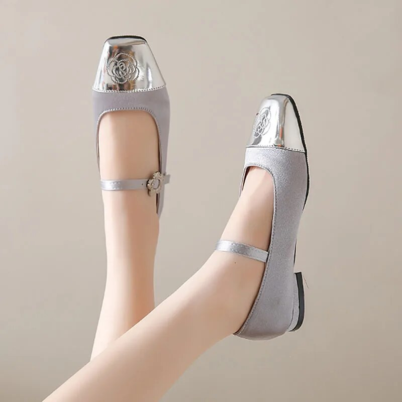 Nove ženske cipele Mary Janes s ravnim prstima, kožne cipele s kopčom u obliku cvijeta, ženske cipele na nisku petu, srebrne Zapatos Mujer 1426N