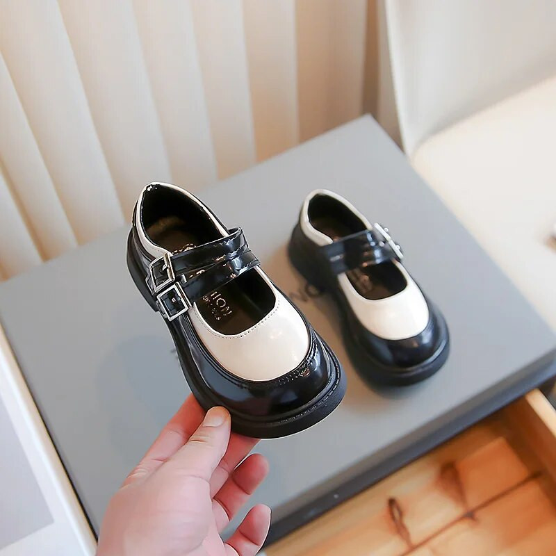2023. Nove jednostavne crne uniforme, dječje školske cipele, s okruglim prstima, odgovarajuće boje, PU kopča, neklizajuće, dječje modne kožne cipele, ravne