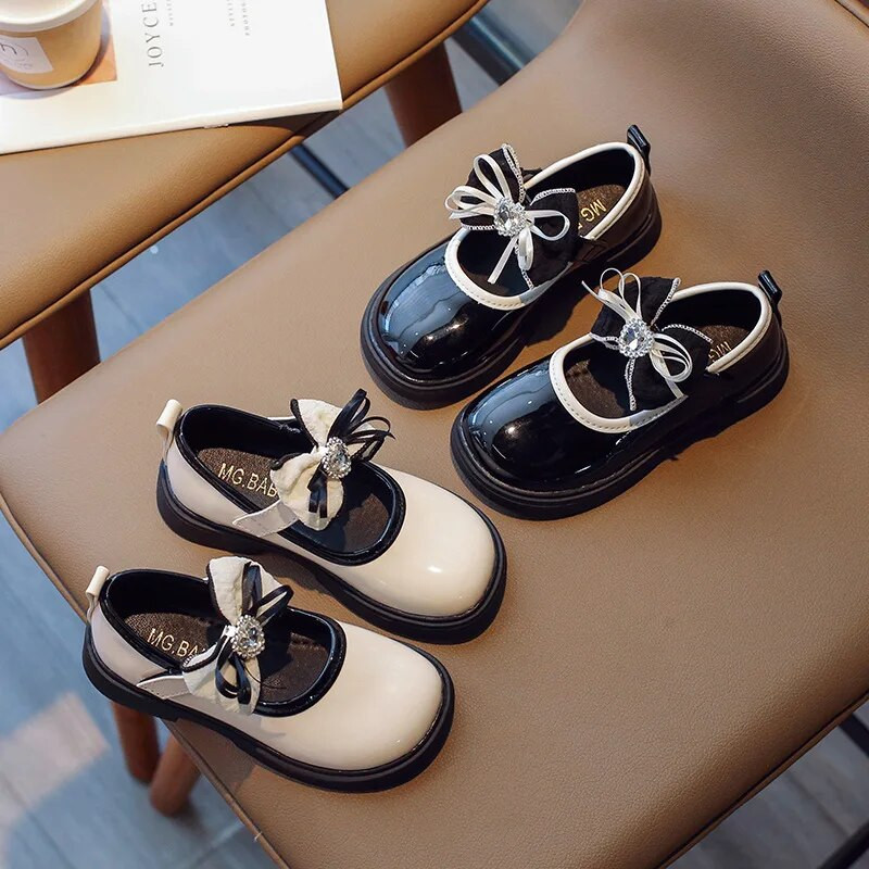 Nove jednostavne kožne cipele za djevojčice iz 2023. Sjajne dječje modne kožne cipele s mašnom u boji, neklizajuće, s okruglim prstima, dječje