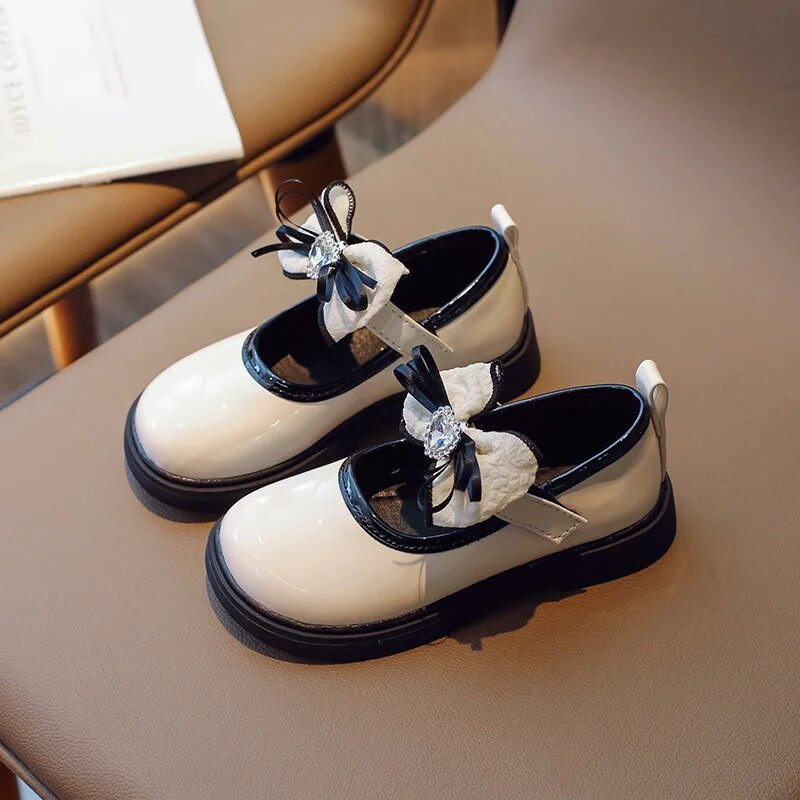 Nove jednostavne kožne cipele za djevojčice iz 2023. Sjajne dječje modne kožne cipele s mašnom u boji, neklizajuće, s okruglim prstima, dječje