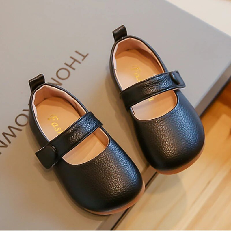 Nove jednostavne ležerne cipele za djevojčice iz 2023., s okruglim prstima, jednobojne, jednobojne, dječje modne cipele s platformom za mokasine, proljetne PU