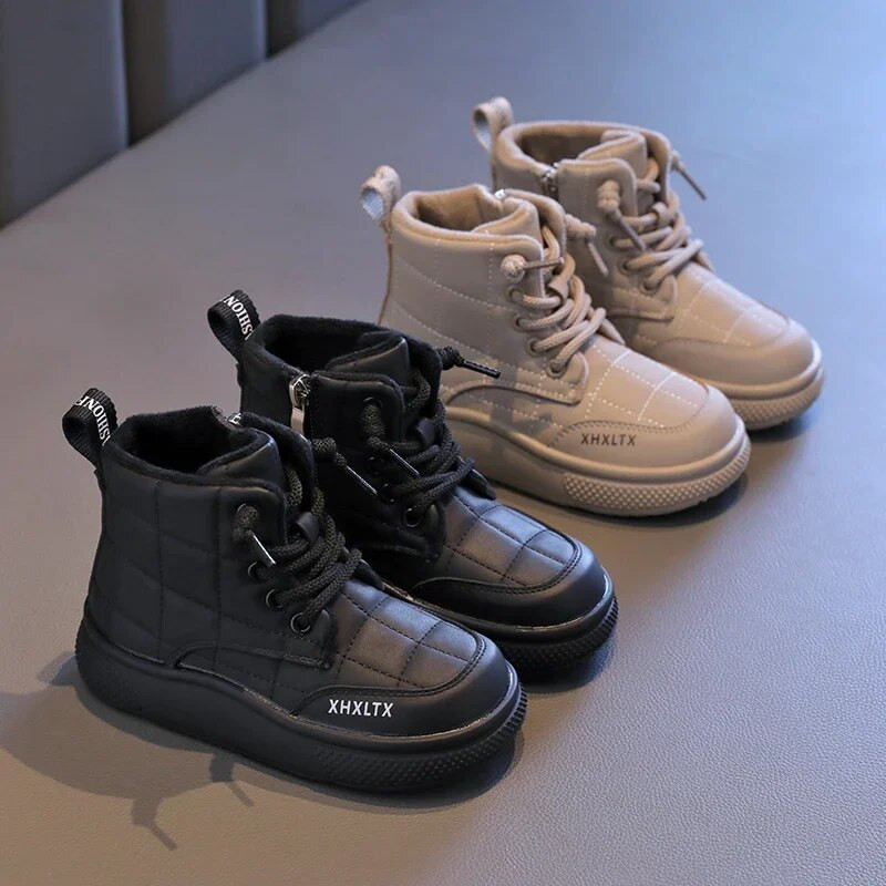 2023-as új lányok rövid csizmák egyszínű varrás oldalon cipzárral fiú csizmák Drop Shipping gyerekeknek Chelsea csizmák koreai stílusú sportcipők