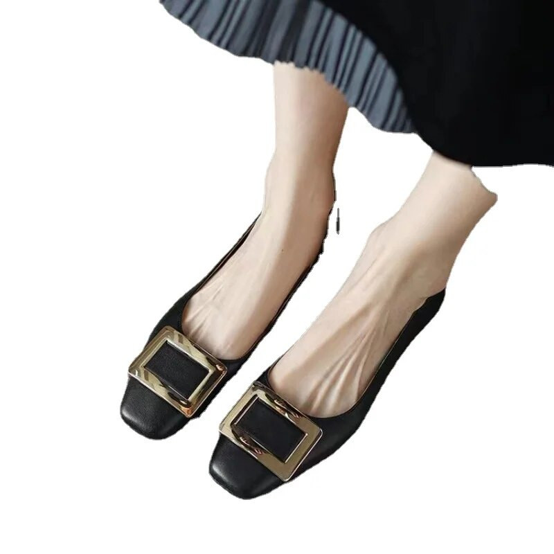 Jauni sieviešu plakani kvadrātveida purngalu laivu apavi Kvadrātveida pogas slīdēšana plakanās kurpēs melnas kurpes Pamata plakanas kāzu kurpes zemiem papēžiem