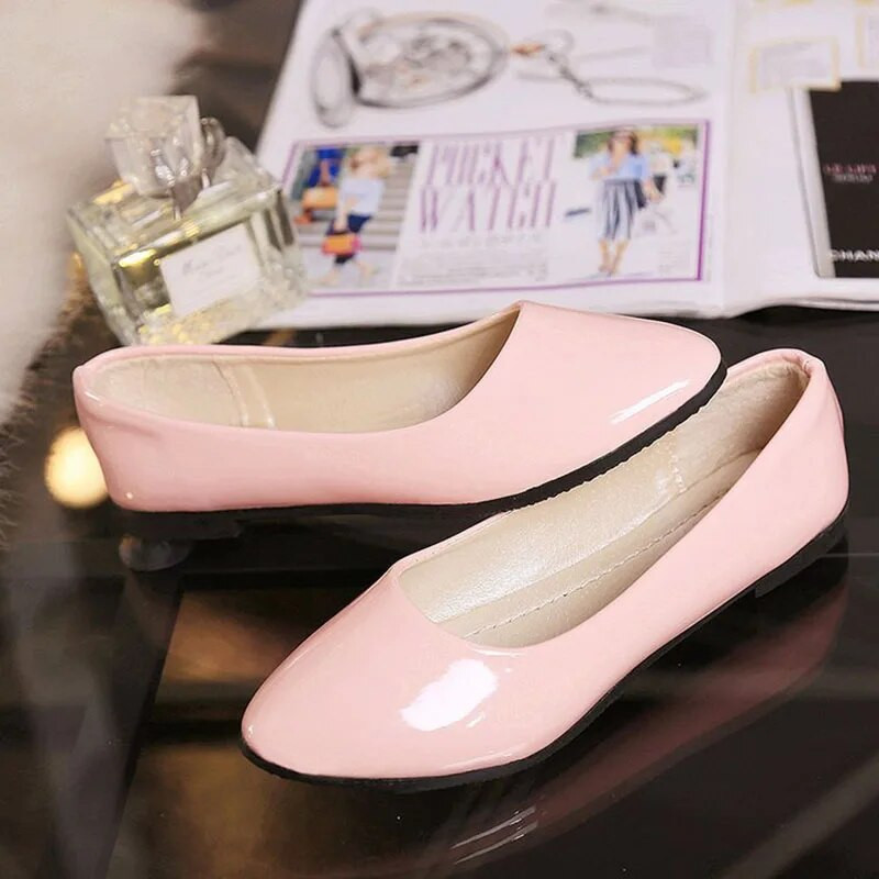 Vasaras rudens Sieviešu vienvietīgi apavi Modes konfektes Krāsa PU ādas apavi Jauni, sekli uzvelkami plakanie apavi Ikdienas ikdienas apavi