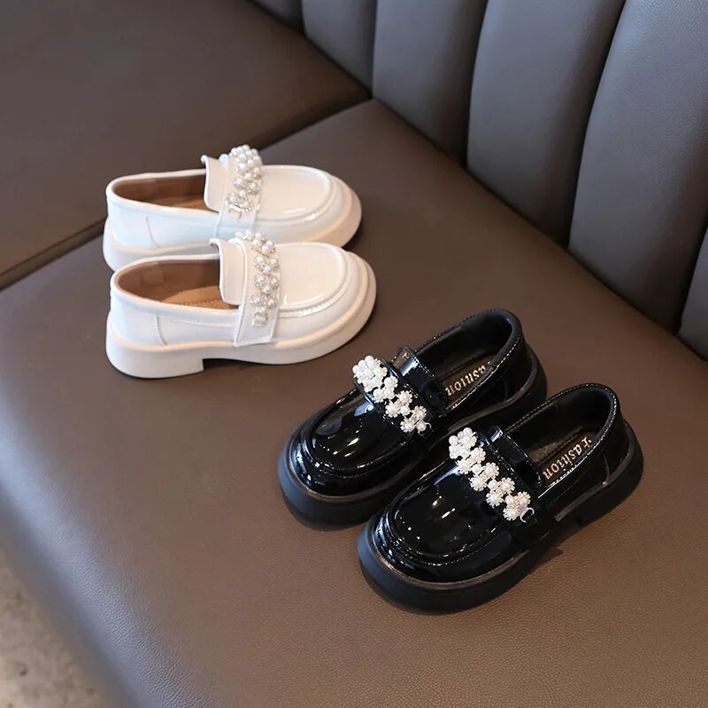 2023. aasta kevad, uued tüdrukute nahast kingad Suurbritannia stiilis väike printsess, mitmekülgne pehme mood, ühevärvilised pärlid, PU