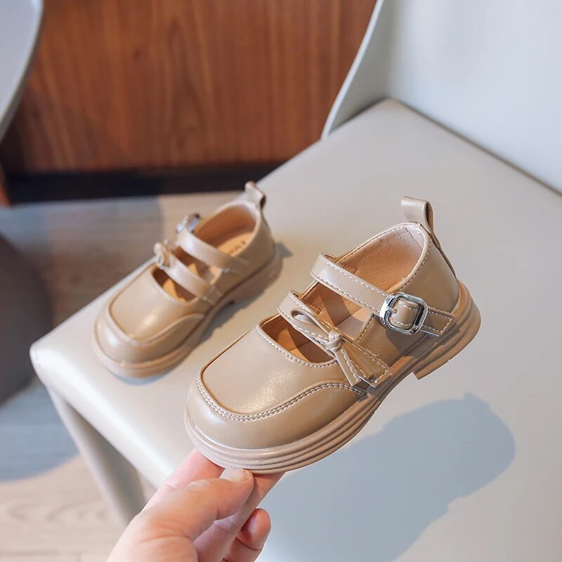 Laste mood Tüdrukute madalad jalavarjud 2023 Uued lihtsad libisemiskindlad printsessikingad Drop Shipping vabaaja lastejalatsid Mustad koolikingad