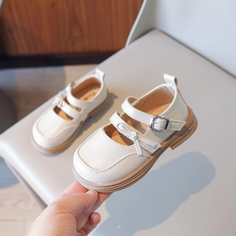 Laste mood Tüdrukute madalad jalavarjud 2023 Uued lihtsad libisemiskindlad printsessikingad Drop Shipping vabaaja lastejalatsid Mustad koolikingad