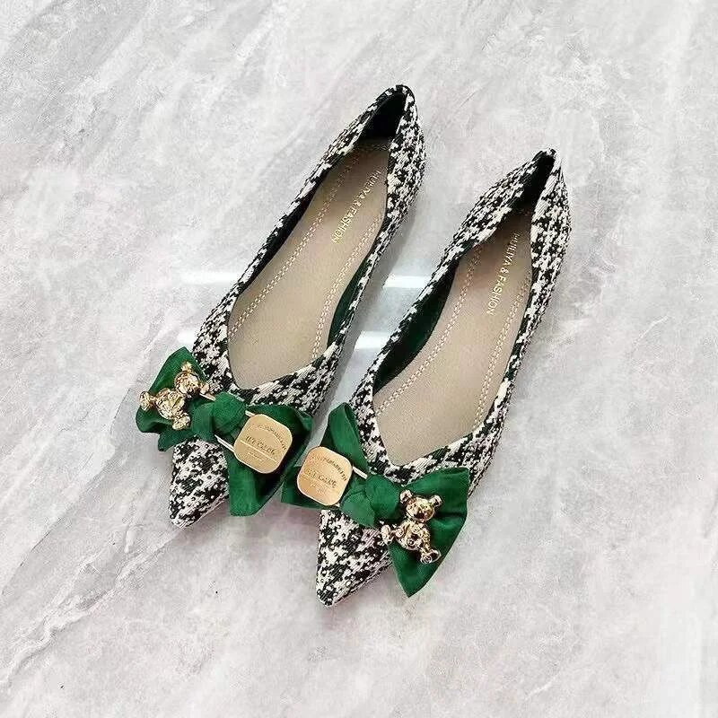 Ženske ravne cipele sa šiljatim vrhom, novo proljeće 2023., metalni lanac s plitkim ustima, visokokvalitetne kožne cipele za sva godišnja doba