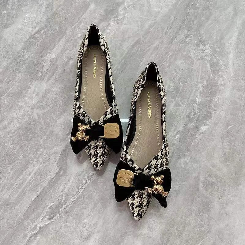 Ženske ravne cipele sa šiljatim vrhom, novo proljeće 2023., metalni lanac s plitkim ustima, visokokvalitetne kožne cipele za sva godišnja doba