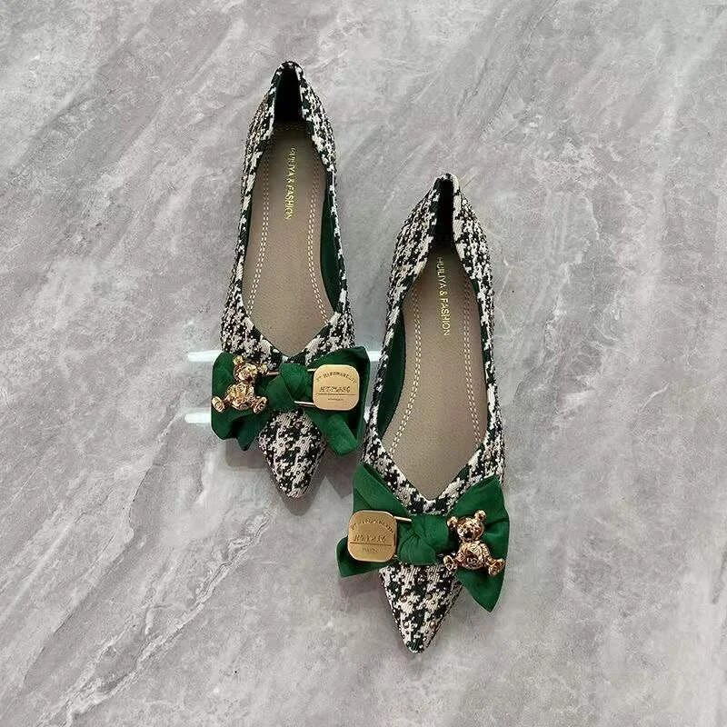 Ženske ravne cipele sa šiljatim vrhom, novo proljeće 2023., metalni lanac s plitkim ustima, visokokvalitetne kožne cipele za sva godišnja doba