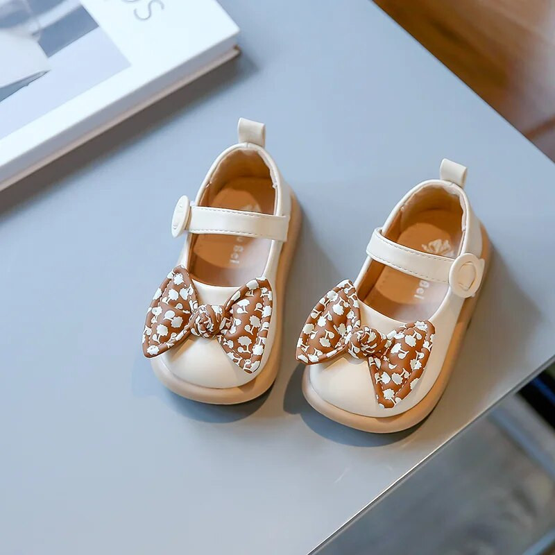 Lastele Mood Tüdrukutele Nahast kingad Ümmarguse varbaga lilled Prindid Chic Cute 2023 PU Uued lastejalatsid Drop Shipping Hook & Loop Lihtne