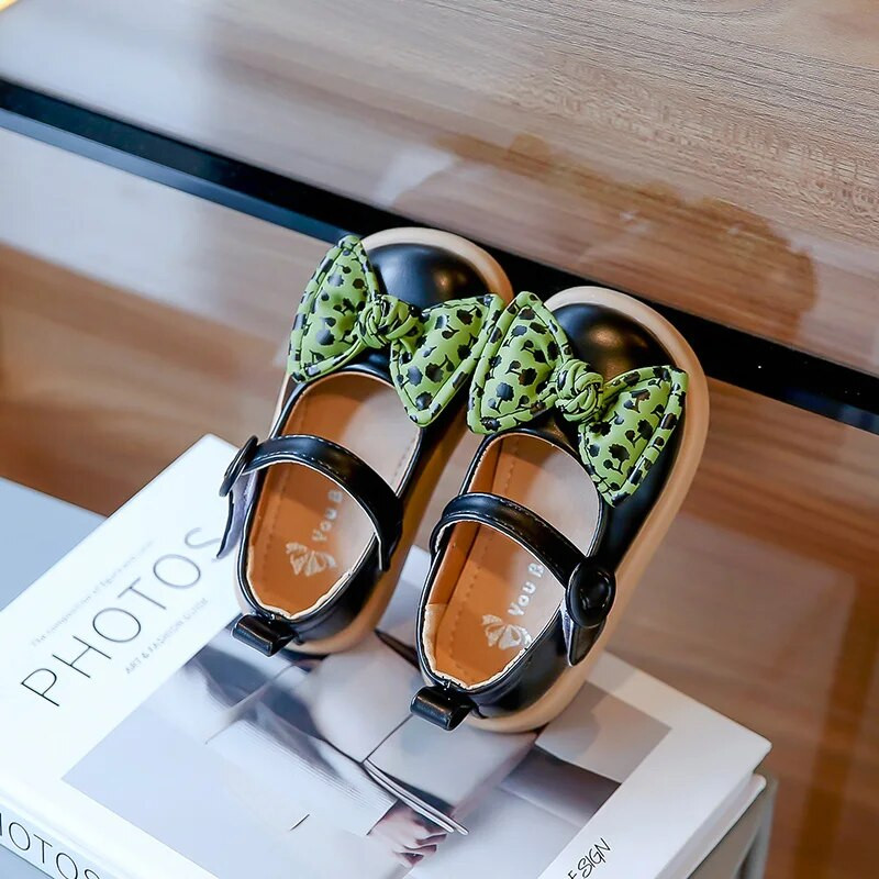 Lastele Mood Tüdrukutele Nahast kingad Ümmarguse varbaga lilled Prindid Chic Cute 2023 PU Uued lastejalatsid Drop Shipping Hook & Loop Lihtne