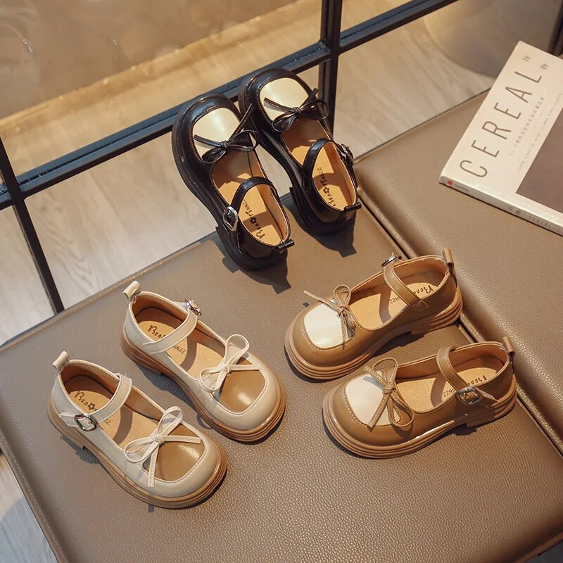 Nove dječje kožne cipele 2023., proljeće i jesen, svestrane modne djevojačke cipele, mekani potplati, neklizajuće mašne u boji, plitke mokasine