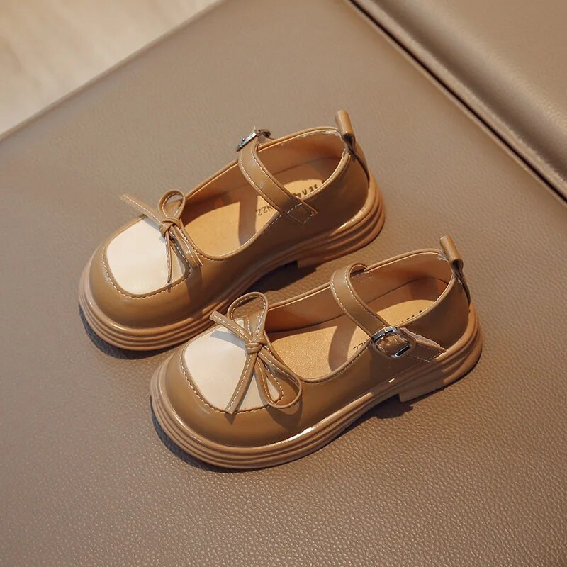 Nove dječje kožne cipele 2023., proljeće i jesen, svestrane modne djevojačke cipele, mekani potplati, neklizajuće mašne u boji, plitke mokasine