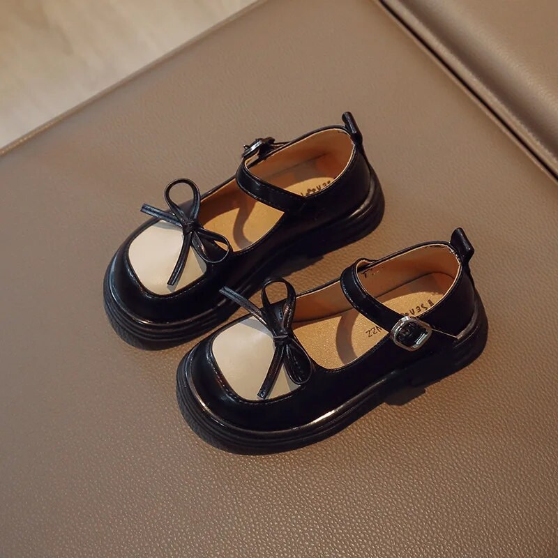 Nove dječje kožne cipele 2023., proljeće i jesen, svestrane modne djevojačke cipele, mekani potplati, neklizajuće mašne u boji, plitke mokasine