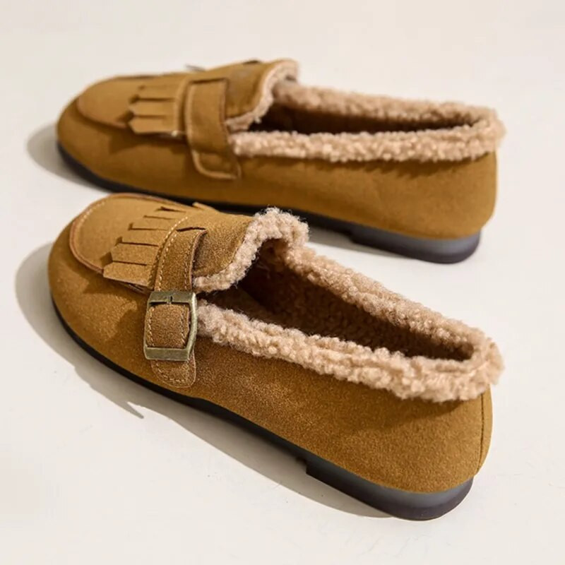 Nove ženske ravne cipele od umjetne antilop kože od pliša, zimske cipele s resama Mokasine s janjećom dlakom Ravne cipele s crnim remenom Topli Zapatos Mujer 1570N