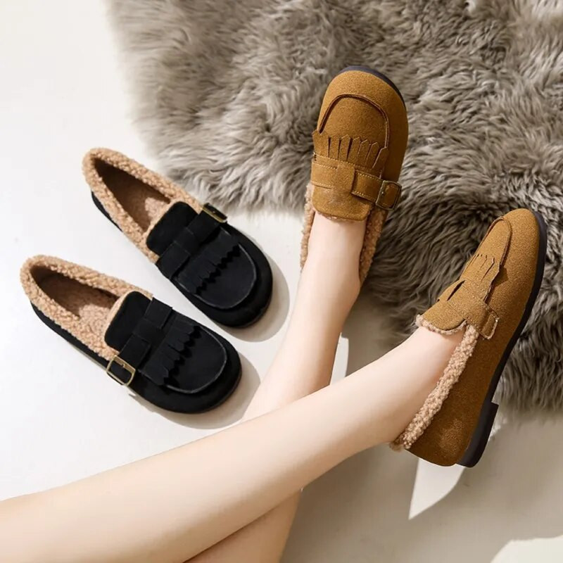 Nove ženske ravne cipele od umjetne antilop kože od pliša, zimske cipele s resama Mokasine s janjećom dlakom Ravne cipele s crnim remenom Topli Zapatos Mujer 1570N