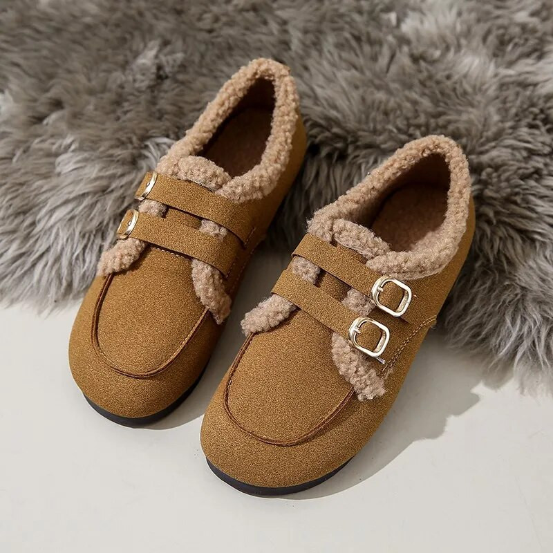 Jauni ziemas sieviešu apavi Plīša sniega apavi sievietēm Dzīvokļi Mākslīgās zamšādas dubultās sprādzes siltie apavi melni jēra spalva Zapatos Mujer 1568N