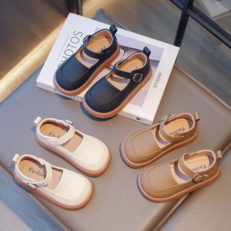 Dječje cipele 2023. Jednostavne neukrasne ležerne cipele za djevojčice Cipele za malu djecu Proljetne nove mekane prozračne jednostavne neklizajuće ravne cipele PU