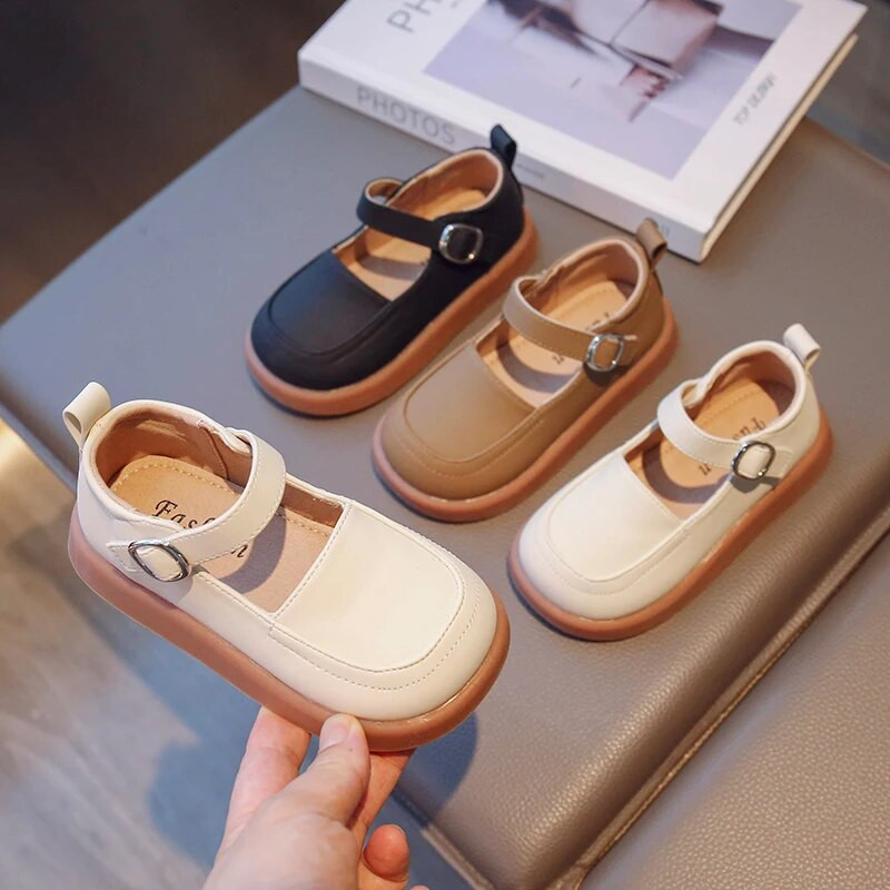 Dječje cipele 2023. Jednostavne neukrasne ležerne cipele za djevojčice Cipele za malu djecu Proljetne nove mekane prozračne jednostavne neklizajuće ravne cipele PU