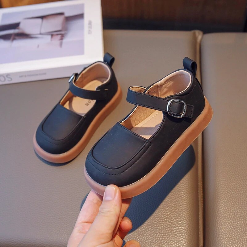 Dječje cipele 2023. Jednostavne neukrasne ležerne cipele za djevojčice Cipele za malu djecu Proljetne nove mekane prozračne jednostavne neklizajuće ravne cipele PU