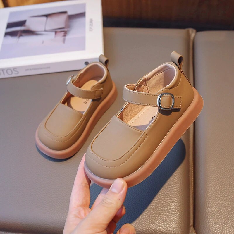 Dječje cipele 2023. Jednostavne neukrasne ležerne cipele za djevojčice Cipele za malu djecu Proljetne nove mekane prozračne jednostavne neklizajuće ravne cipele PU