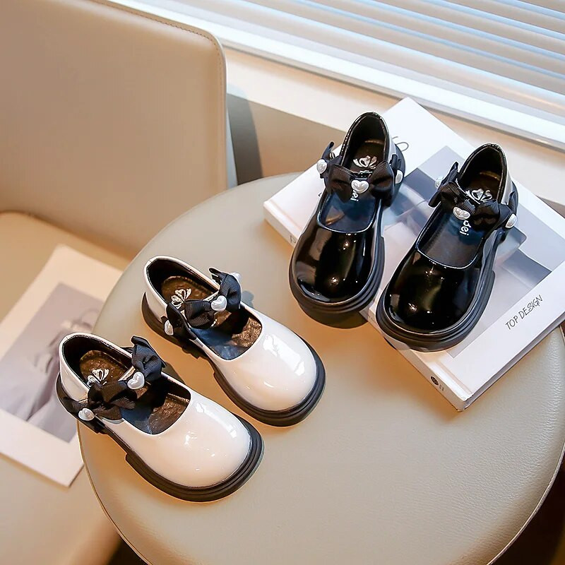 Nove jednostavne neklizajuće dječje modne kožne cipele za djevojčice iz 2023. Sjajne dječje cipele s okruglim prstima, isporuka s biserima, plitke mokasine
