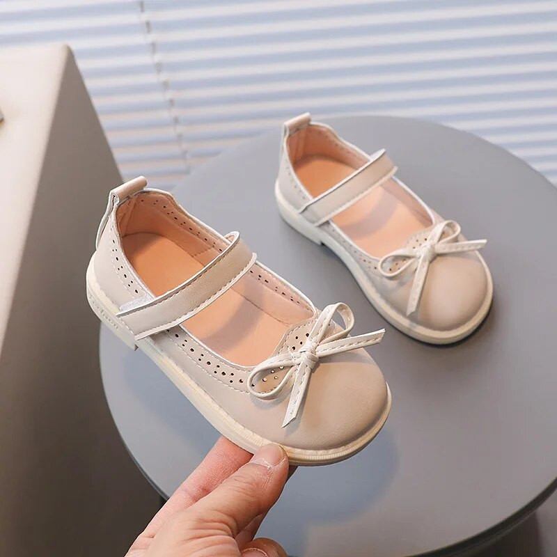 Bērnu ikdienas apavi Universāli meiteņu ādas apavi Vienkrāsaini Vienoti skolas apavi 2023. gada vasaras jauni bērnu apavi elpojošs PU