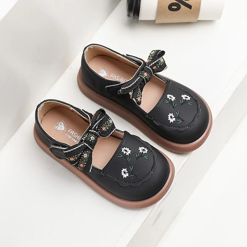 Meiteņu ādas apavi maziem bērniem, lieliem bērniem, princeses, saldi izšuvumi, ziedi, ziedi ar bantīti, plakanie kāzām.