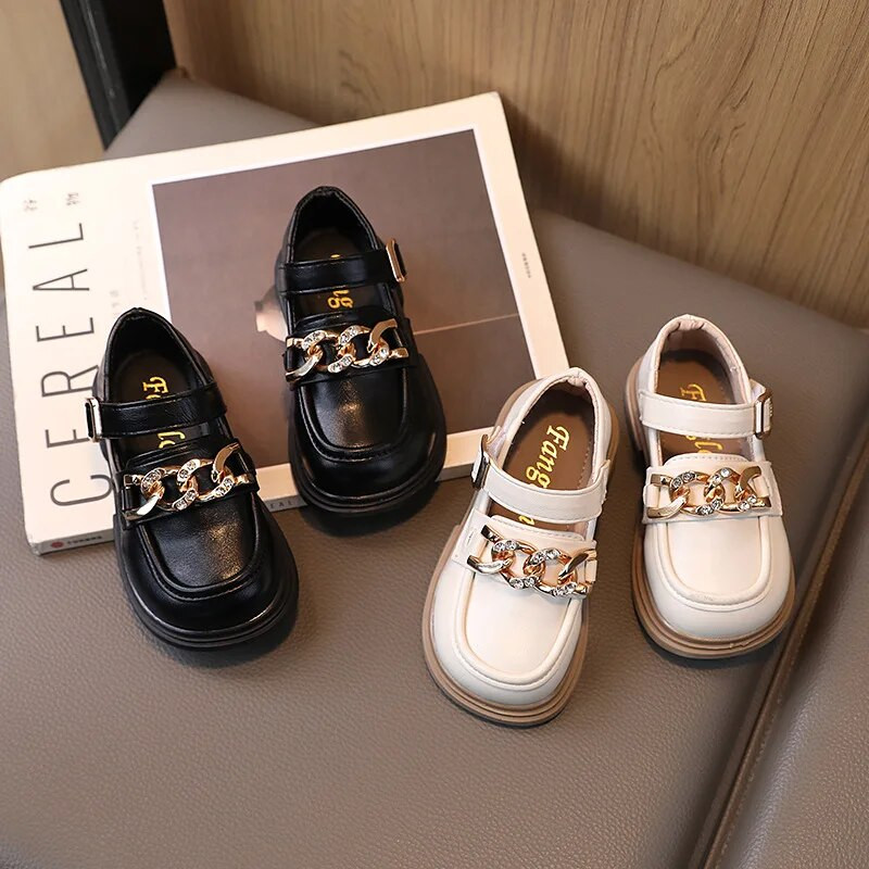 Nove mokasine za djevojčice iz 2023. Slatke lančane Svestrane crne cipele s okruglim vrhom u korejskom stilu Dječje cipele na kuku i petlju Kožne cipele za princezu