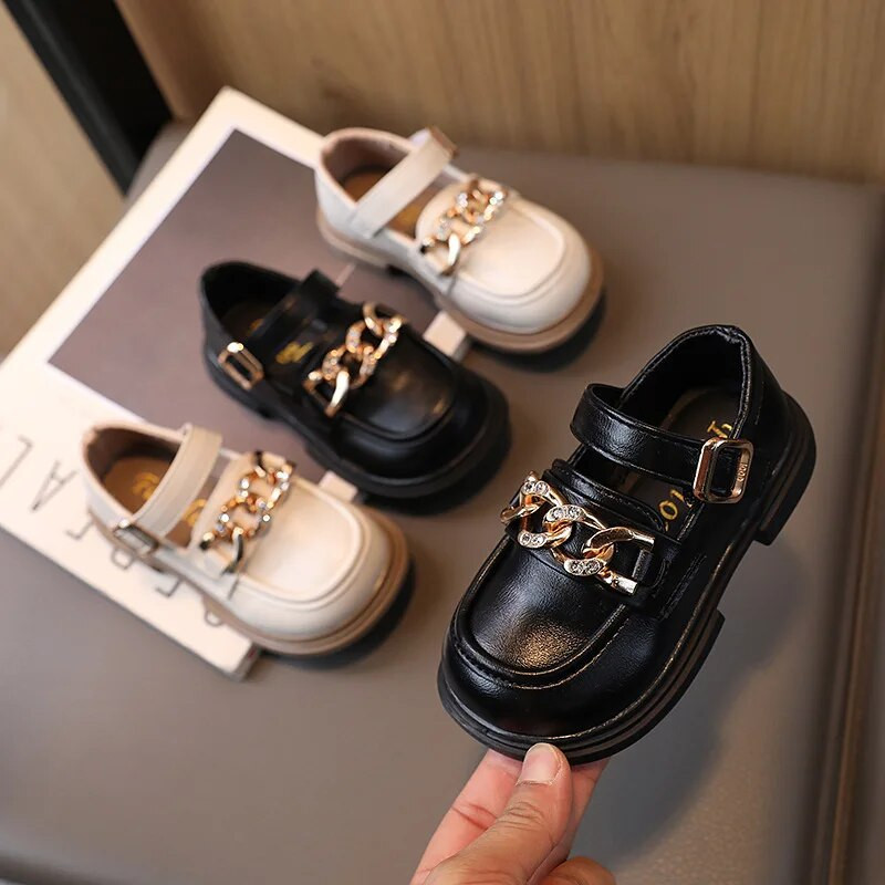 Nove mokasine za djevojčice iz 2023. Slatke lančane Svestrane crne cipele s okruglim vrhom u korejskom stilu Dječje cipele na kuku i petlju Kožne cipele za princezu