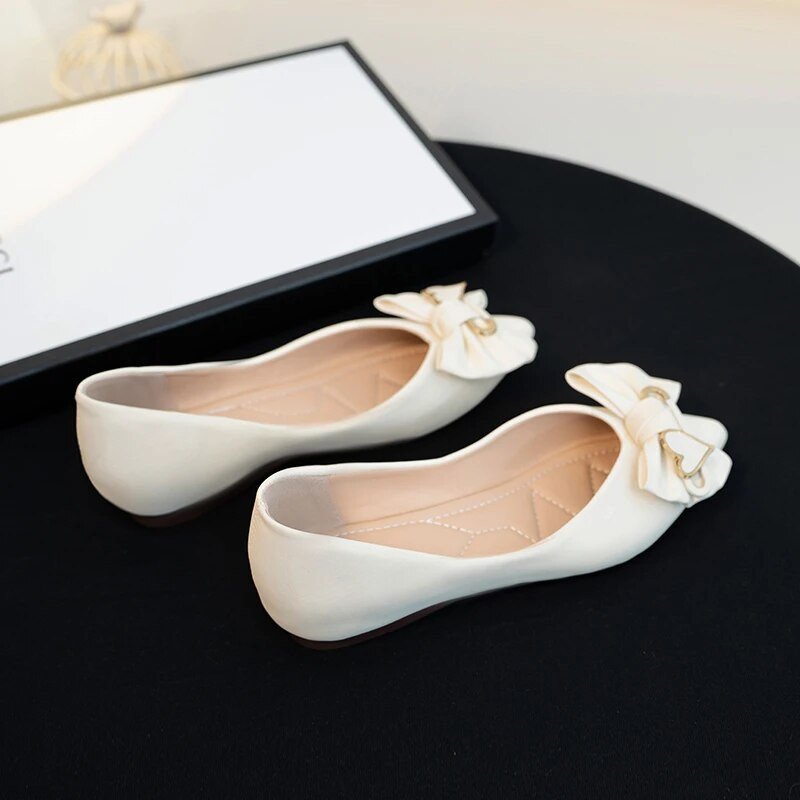 Cipele za žene 2023. Ženske ravne cipele sa šiljatim prstima Ljetne ravne ravne cipele s leptirićima Ženske metalne dekoracije s mekim donjim dijelom Ženske cipele