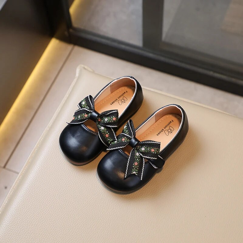 2023 m. mergaičių odiniai batai apvaliais pirštais lankas Paprasti neslystantys vaikiški odiniai batai Drop Shipping Neslystantys vaikiški batai Drop Shipping PU