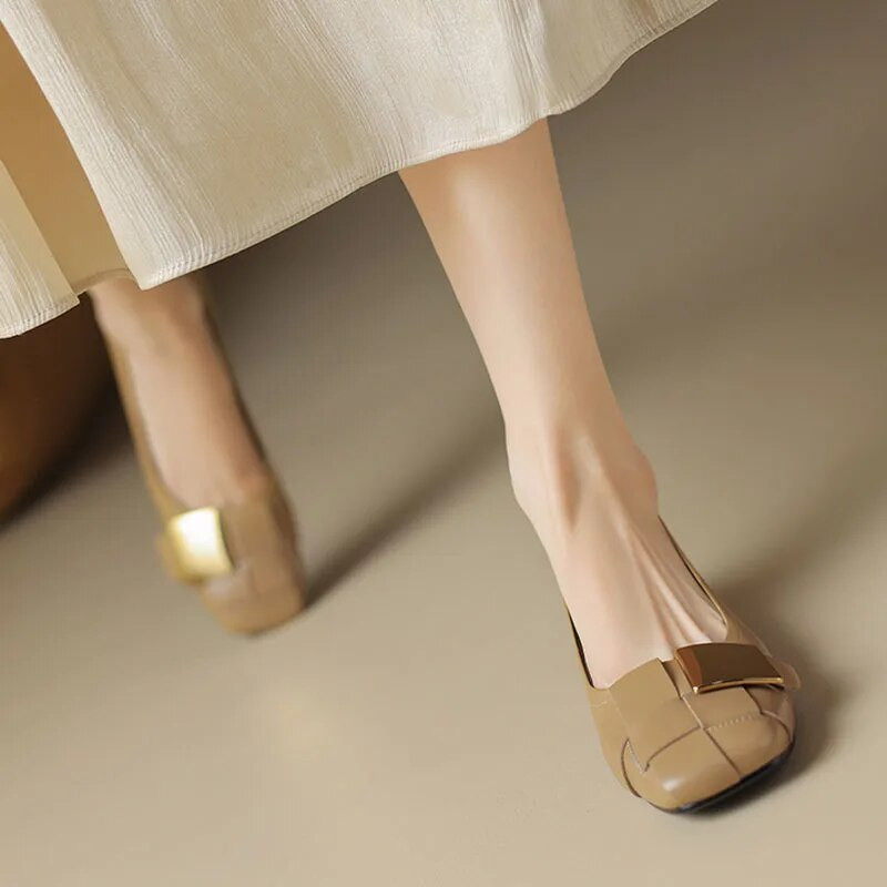 Nove ženske cipele s ravnim stopalima s četvrtastim prstima Četverokutne metalne cipele s ravnim prstima Ženske crne mokasine Cipele s niskom potpeticom Jesen 1484N