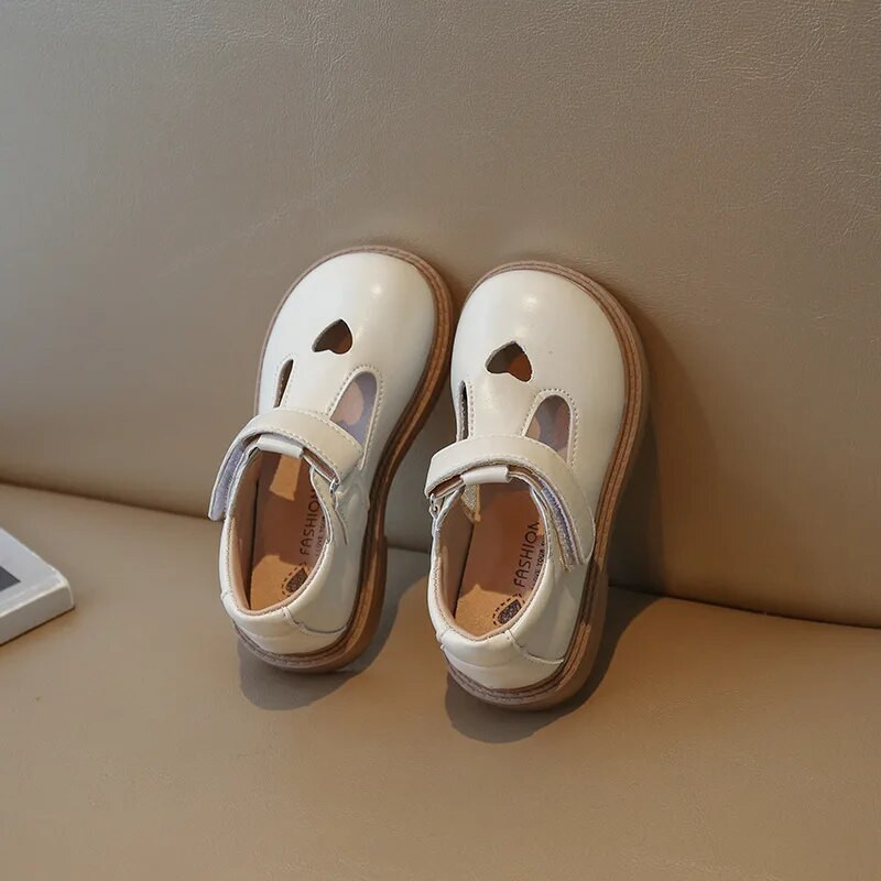 Dječje kožne cipele za djevojčice, malu djecu, veliku djecu, crne cipele za zabavu, slatke šuplje u obliku srca, slatke modne princeze, novo proljeće 2023.