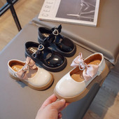 Lányos bőrcipők Világos bőrű lakkbőr gyereklakások iskolai partira Strasszkő szív csípős hercegnő gyerekcipővel