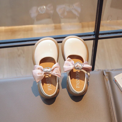 Lányos bőrcipők Világos bőrű lakkbőr gyereklakások iskolai partira Strasszkő szív csípős hercegnő gyerekcipővel