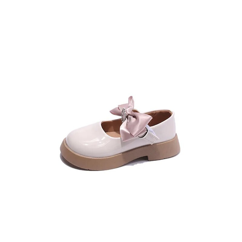 Lányos bőrcipők Világos bőrű lakkbőr gyereklakások iskolai partira Strasszkő szív csípős hercegnő gyerekcipővel