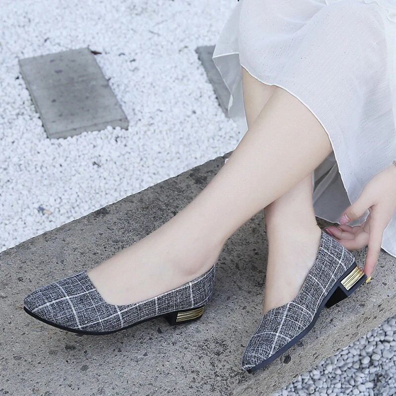 Tīklsarkans, mazs aromāts, smailas, plakanas zoles apavi Sieviešu pavasara Universāla mīksta zole Sieviešu apavi seklā mutē