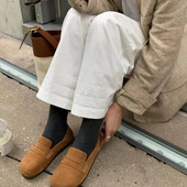 2023. gada jauns pavasaris, sieviešu apavi ar plakaniem papēžiem Sieviešu apavi ar smailiem papēžiem gaiši, vienkrāsaini mākslīgās ādas sieviešu modes modeļi