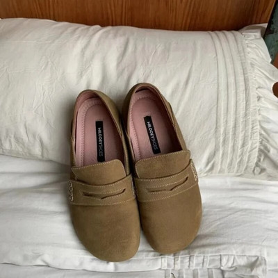 2023. gada jauns pavasaris, sieviešu apavi ar plakaniem papēžiem Sieviešu apavi ar smailiem papēžiem gaiši, vienkrāsaini mākslīgās ādas sieviešu modes modeļi