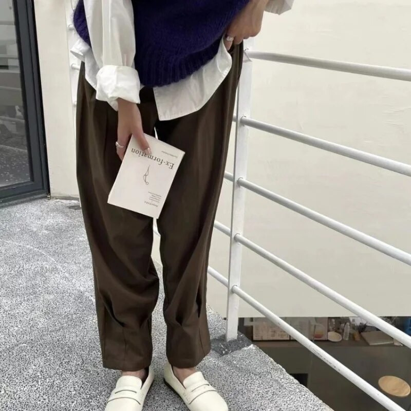 2023. gada jauns pavasaris, sieviešu apavi ar plakaniem papēžiem Sieviešu apavi ar smailiem papēžiem gaiši, vienkrāsaini mākslīgās ādas sieviešu modes modeļi