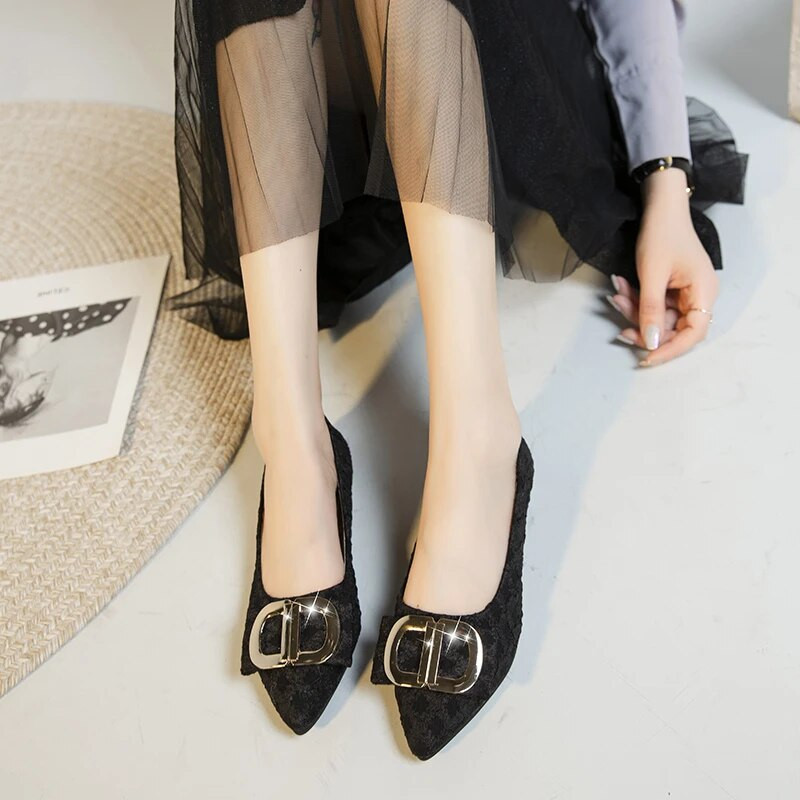 Ženske balerinke sa špicastim vrhovima Ženska jednostruka cipela s mekim metalnim ukrasom Cipele za čamce Modne ženske natikače