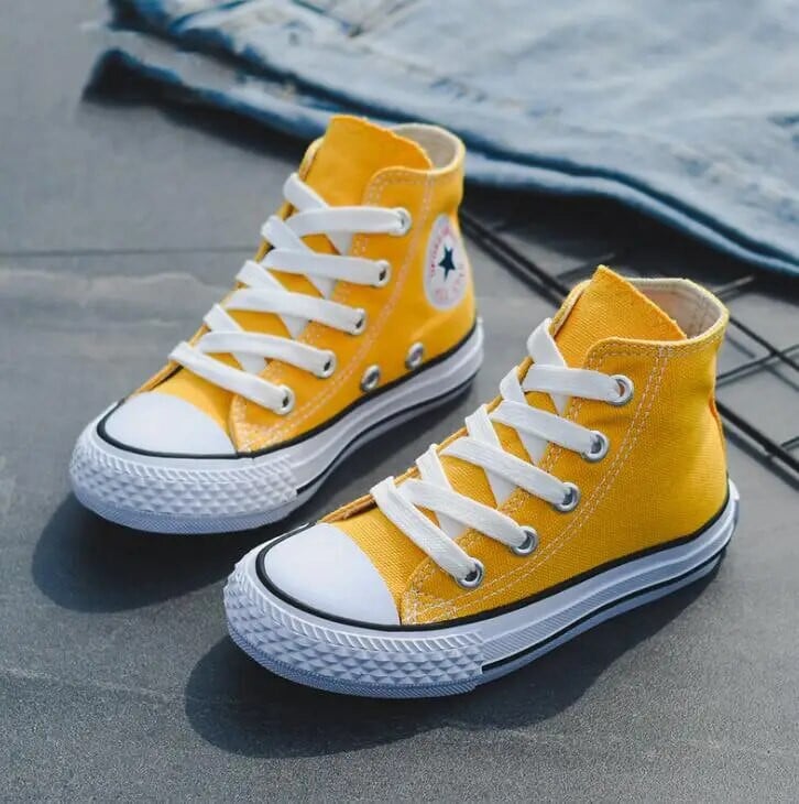 Detské topánky pre dievčatá, plátené topánky pre chlapcov, tenisky, jar, jeseň, dievčenské topánky. Biele vysoké, pevné, módne detské topánky.