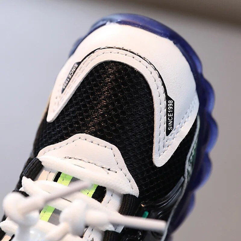 2023 m. Nauji 2023 m. vasaros vaikiški batai tinkliniai LED šviesūs mažiems vaikams mergaitėms berniukų sportbačiai kvėpuojantys madingi vaikiški šviesūs batai, 21–30 dydis