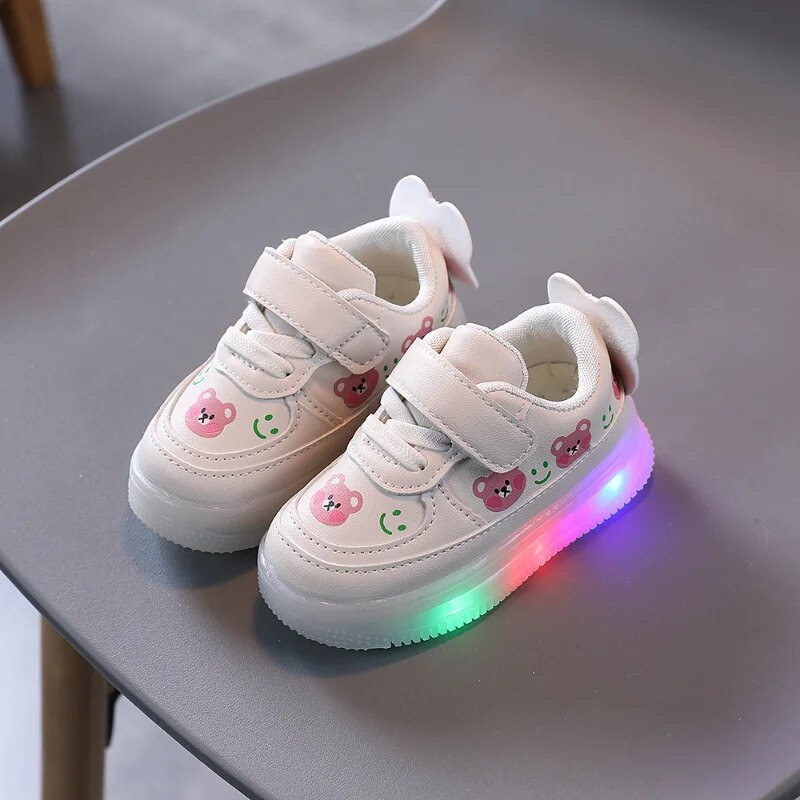 Zapatillas LED Kids Shoe Bērnu apavi meitenēm Zēniem Luminous Casual Sneakers Neslīdošs, mīksts, mirdzošs mazs lācis, toddler apavi