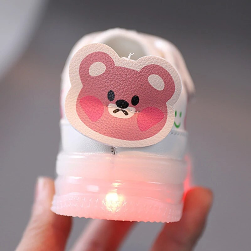 Zapatillas LED Kids Shoe Bērnu apavi meitenēm Zēniem Luminous Casual Sneakers Neslīdošs, mīksts, mirdzošs mazs lācis, toddler apavi