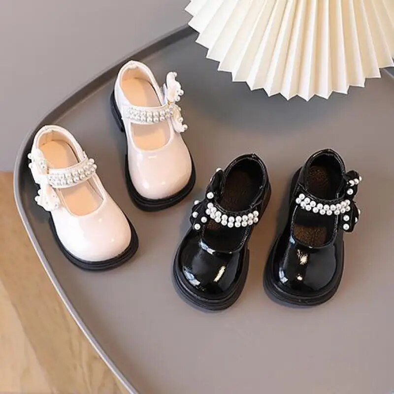 Lányos bőrcipők 2023 ősz, új gyerek Gyöngy masni hercegnős cipők Kislányos gyereklapos, csúszásmentes egyszemélyes cipők H647