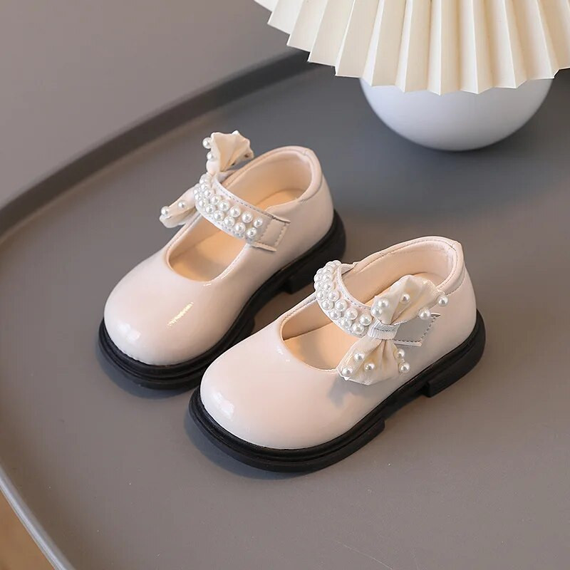 Lányos bőrcipők 2023 ősz, új gyerek Gyöngy masni hercegnős cipők Kislányos gyereklapos, csúszásmentes egyszemélyes cipők H647